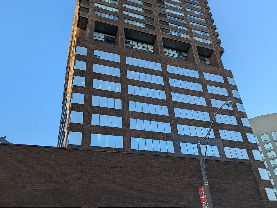 914 Yonge St #2004