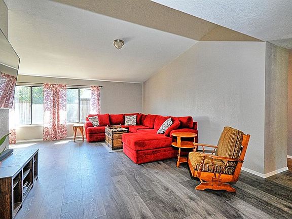 4th image of 9851 Country Meadow Dr
