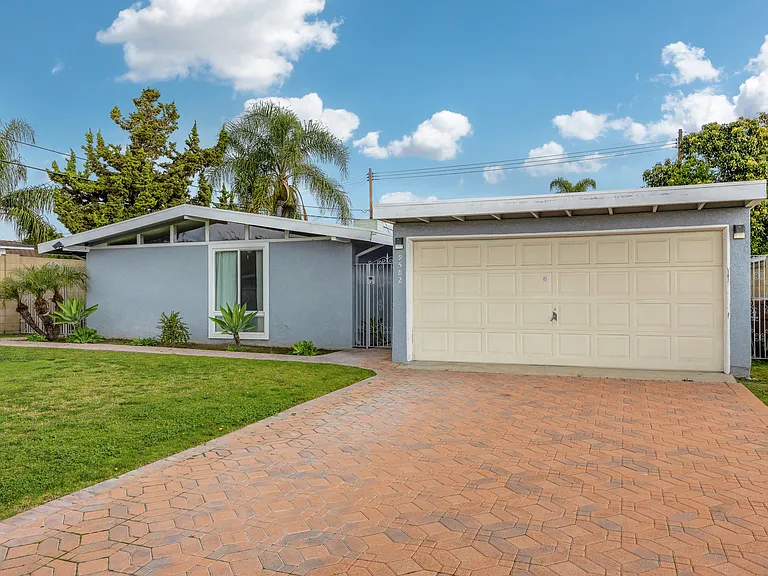 9582 Parade St — Photo 8