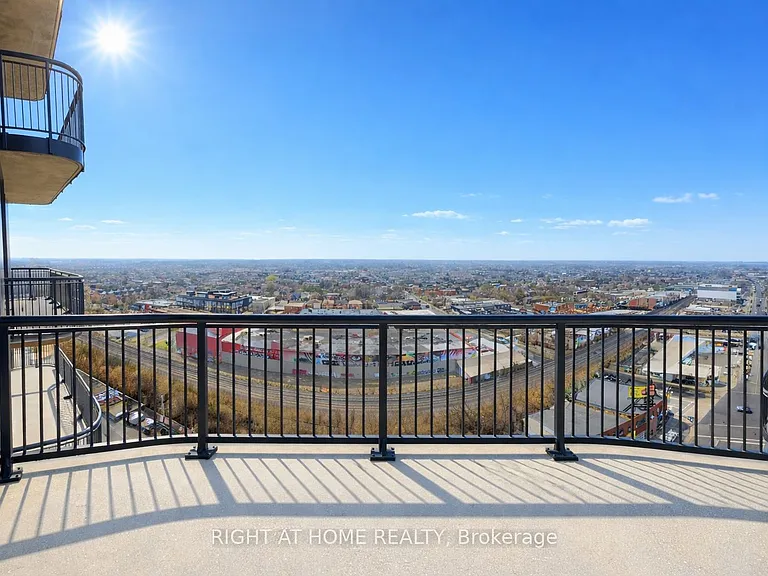 1185 Dupont St #1303 — Photo 7