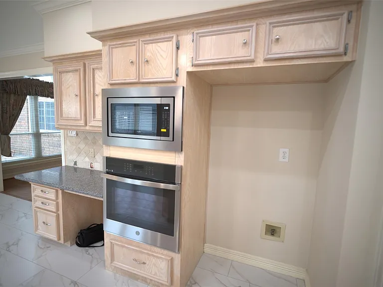 1839 Lake Winds Dr — Photo 17