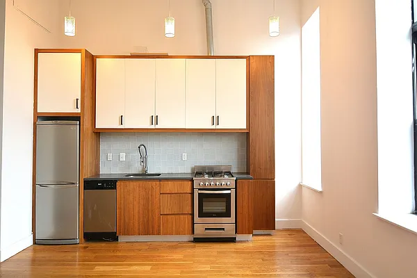 Rented by Hagstrom Management Inc | media 33