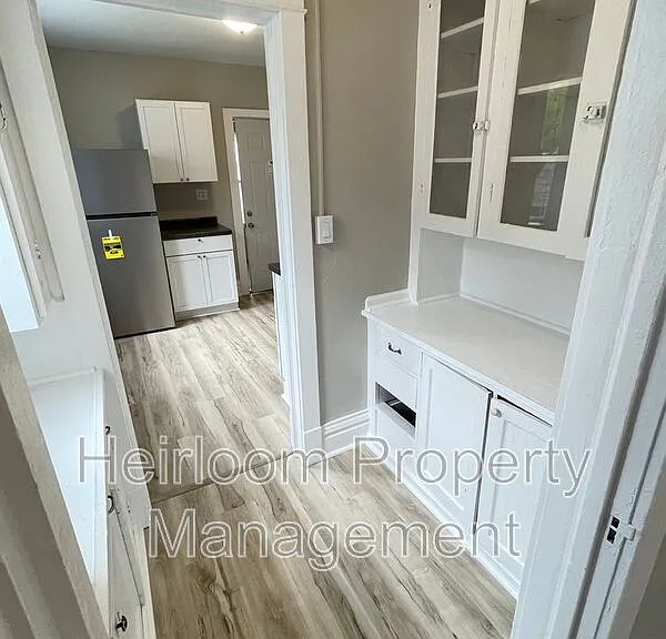 611 E 6th St #2 — Photo 9