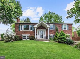 402 Camelot Dr, Brookhaven, PA 19015
