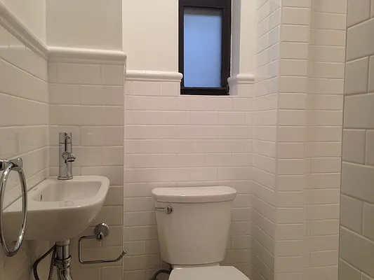 Sold by Roxann Realty LLC | media 10