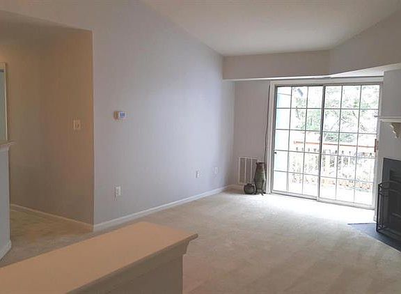 3rd image of 6907 Victoria Dr Unit J