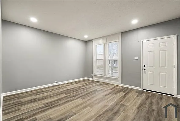 2222 Duncan St — Photo 8