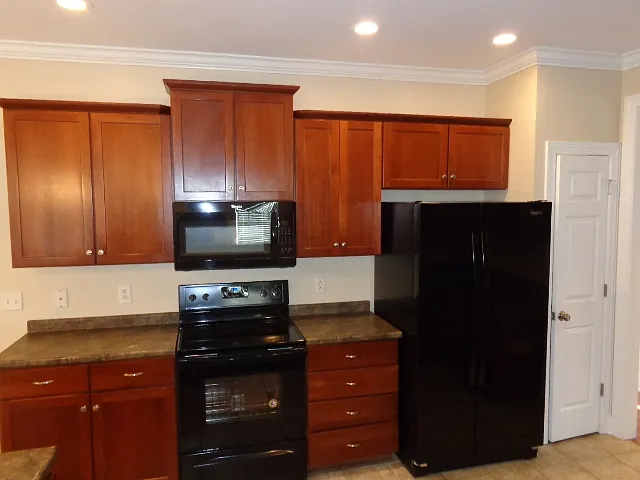 4 bed, 2.5 bath, 2763 sqft, $2,835 — Photo 2