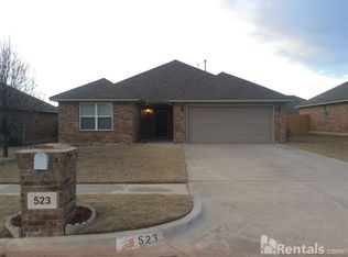523 E Juniper Ln, Mustang, OK 73064