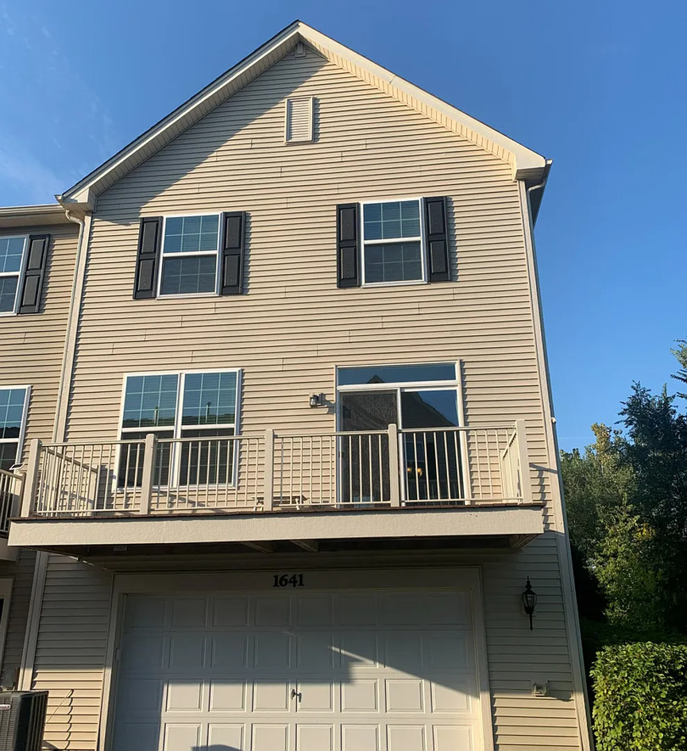 3 bed, 2.5 bath, 2175 sqft, $3,000 — Photo 2
