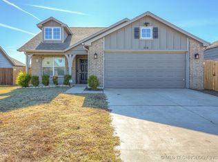 3201 W Charlotte St, Broken Arrow, OK 74011