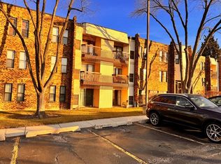 2212 Country Club Dr APT 6, Woodridge, IL 60517