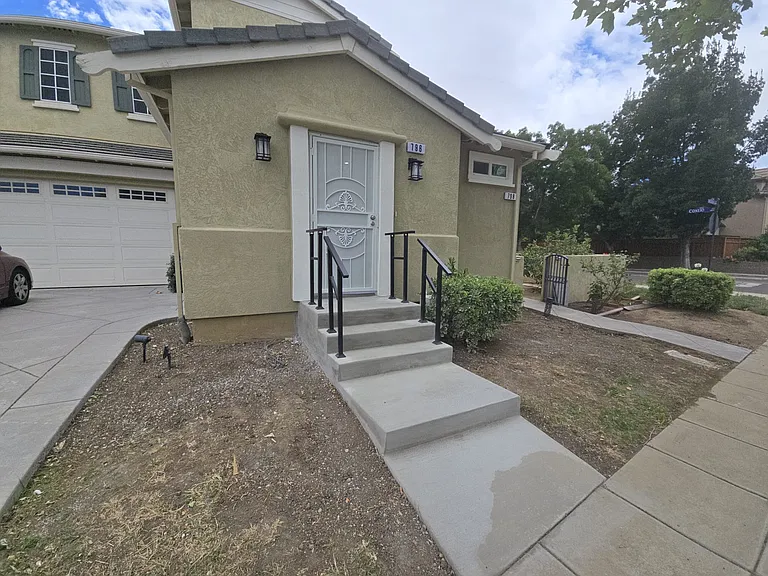798 S Escuela Dr — Photo 4