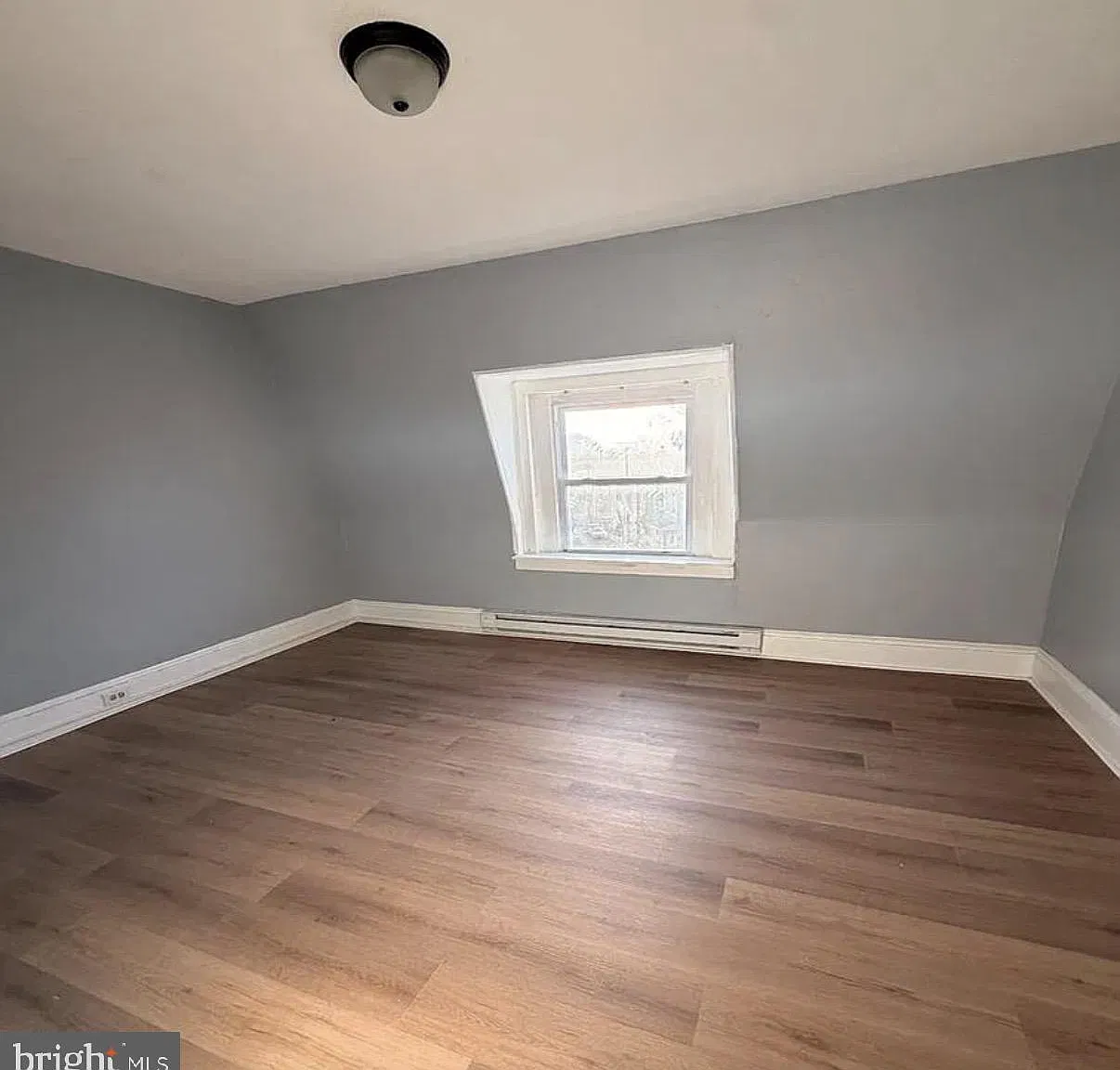 3 bed, 1.0 bath, 1692 sqft, $1,400 — Photo 3