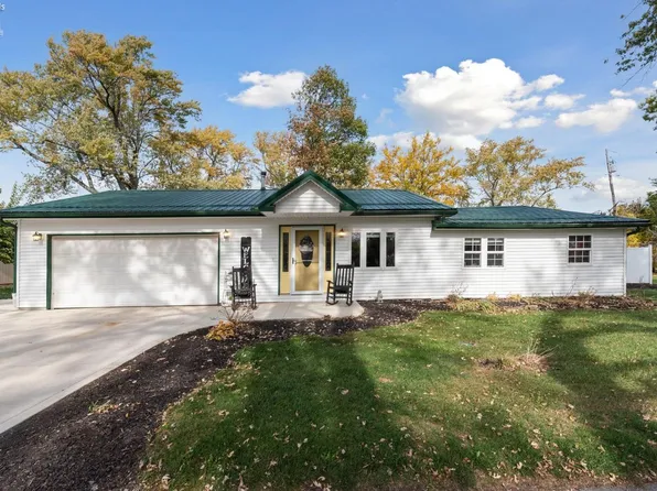 121 W Algonquin Trl, Sandusky, OH 44870