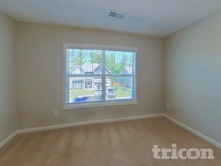 563 Roseridge Dr — Photo 9