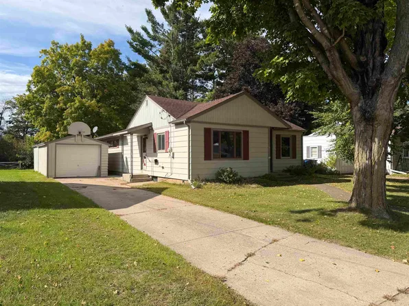 44 West St, Clintonville, WI 54929