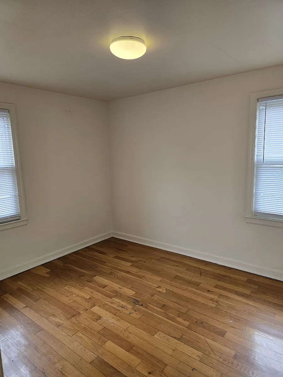 Building Photo - 410 E Bruce Ave #3