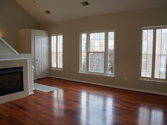 LIVING AREA W/2 STORY CEILINGS