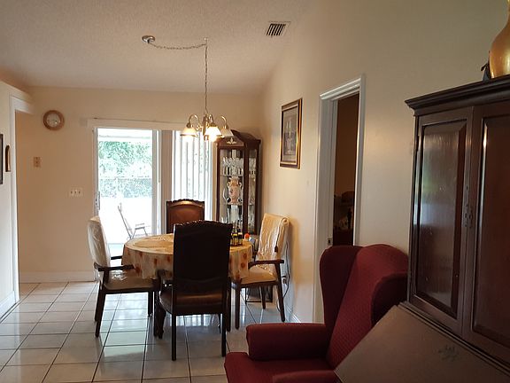 2nd image of 1682 SW Caisor Ave
