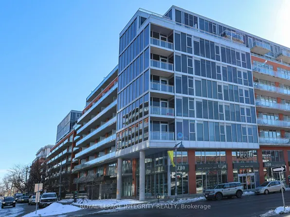360 McLeod St #910, Ottawa, ON K2P 1A9