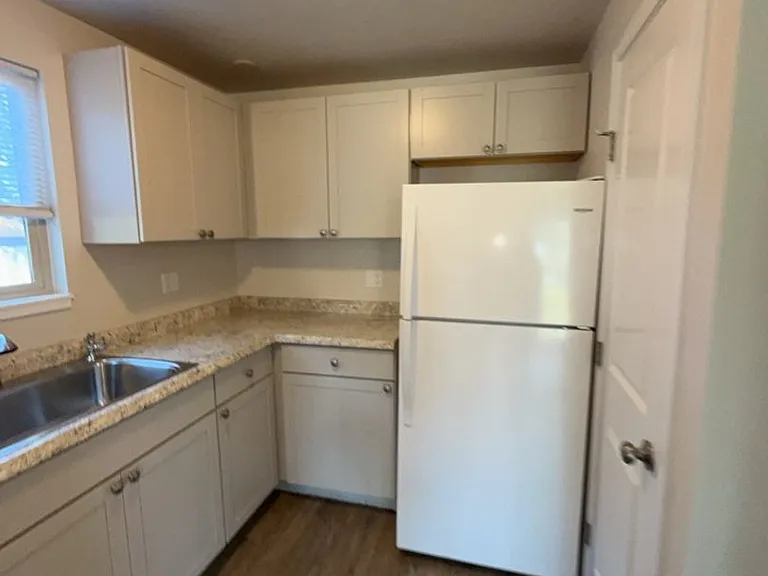 2319 Wilson Ave — Photo 3