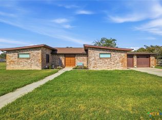 1304 Walker St, Gonzales, TX 78629