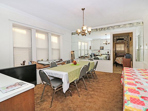 3rd image of 5818 N Fairfield Ave