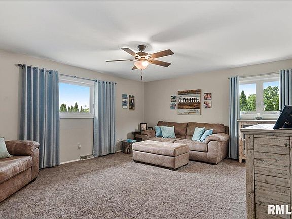 5th image of 301 Carrie Ln