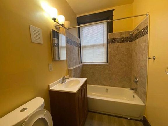 5th image of 617 1/2 W 35th St APT A