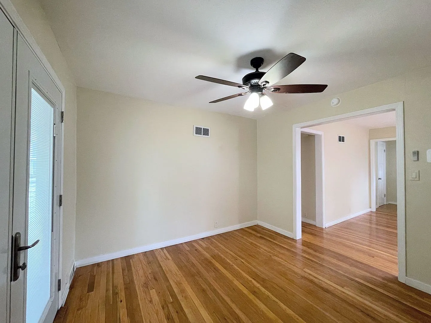 Cozy 2 bed 1.5 bath home — Photo 4