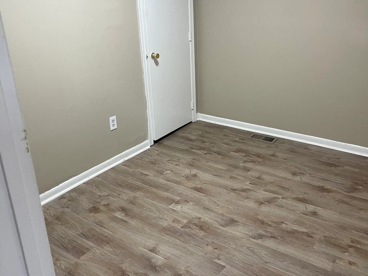 1135 Lancaster Ave — Photo 2