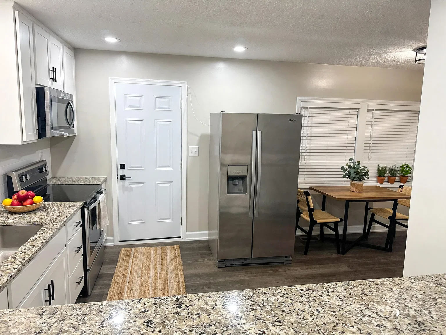 3 bed, 1000 sqft, $1,875 — Photo 3