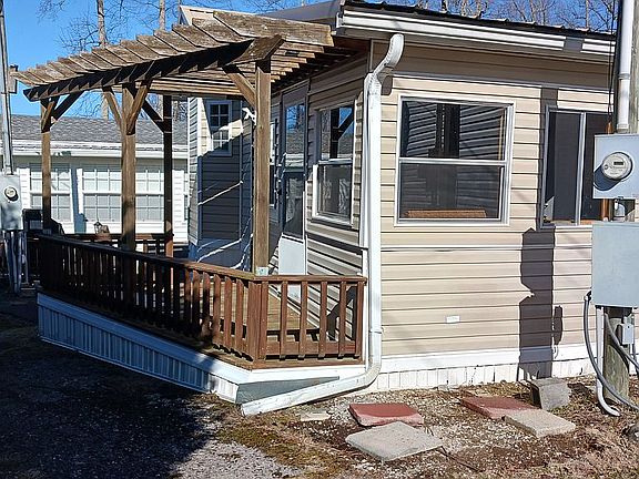 2nd image of 5355 Parkway E #160