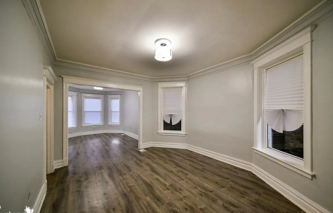 6344 S Eberhart Ave — Photo 3