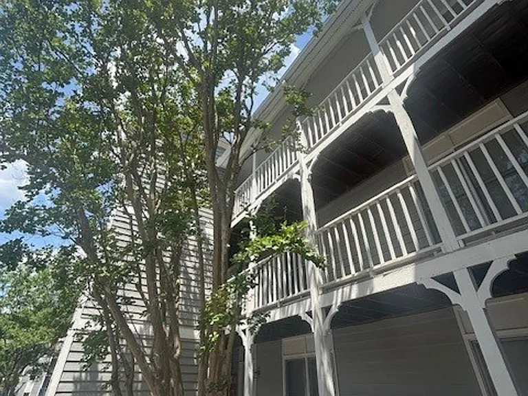 Camden Pointe Apartments — Photo 7