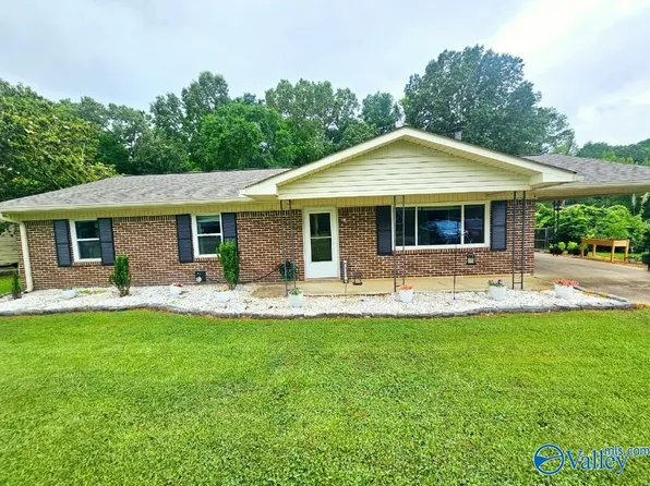 2377 Cove Cir S, Hokes Bluff, AL 35903