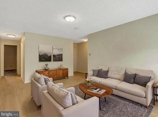 12106 Green Leaf Ct APT 102, Fairfax, VA 22033