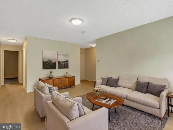 12106 Green Leaf Ct APT 102, Fairfax, VA 22033