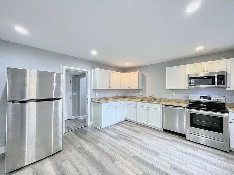1411 Highland Ave — Photo 2
