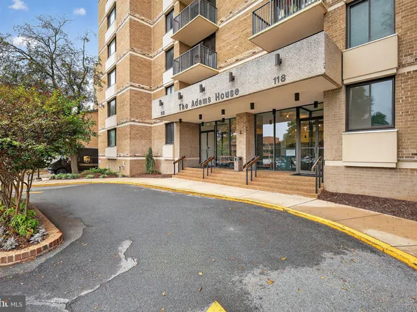 118 Monroe St APT 604, Rockville, MD 20850