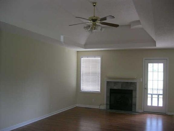 3rd image of 3683 Aisle St