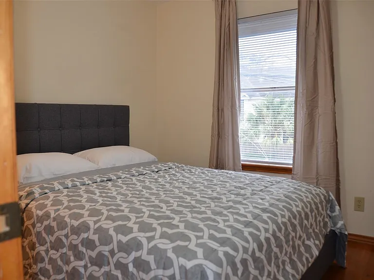 6507 Morningside Dr #UPSTAIRS — Photo 14