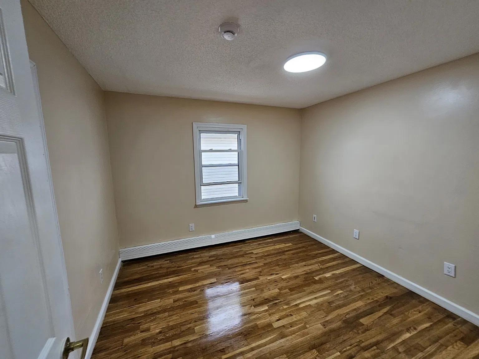 3 bed, 1.5 bath, $3,400 — Photo 1