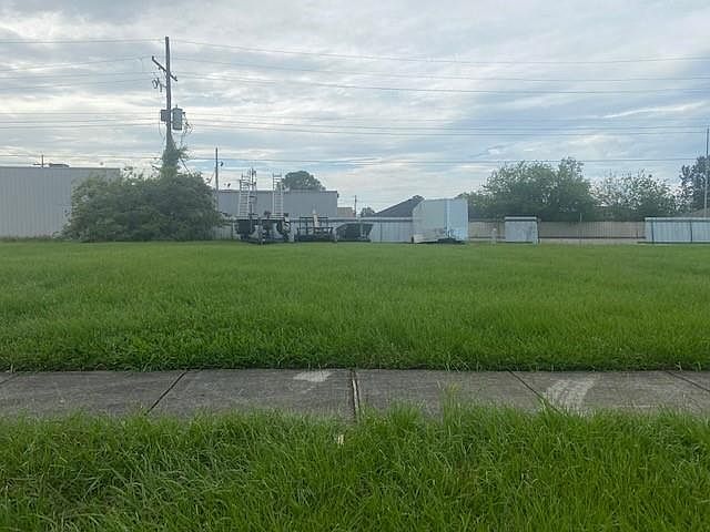 2nd image of 2608 Veronica Dr