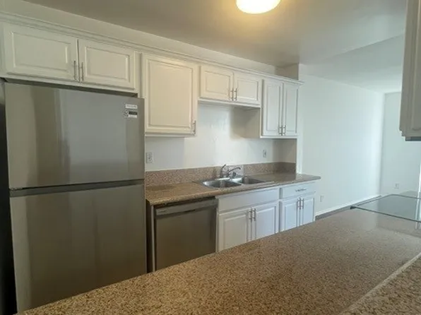 125 N Barrington Ave, 125 N Barrington Ave #Fb3434d04, Los Angeles, CA 90049