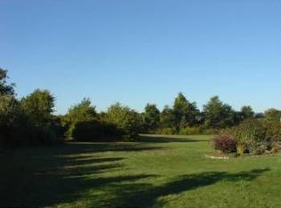 155 Schoolhouse Ln, Portsmouth, RI 02871