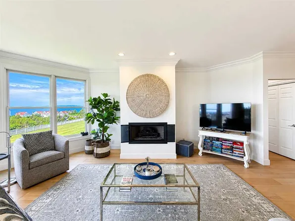 3676 Cliffs Dr, Petoskey, MI 49770