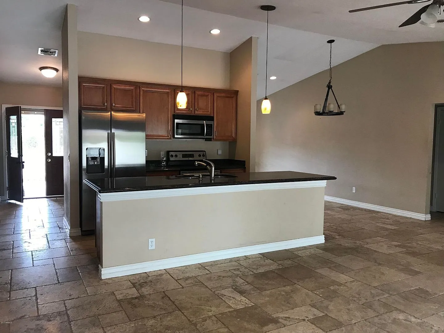 Cul-de-sac lot, Granite Countertops — Photo 3