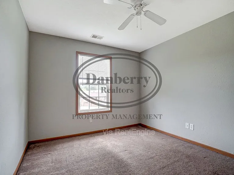 1115 N Byrne Rd — Photo 18
